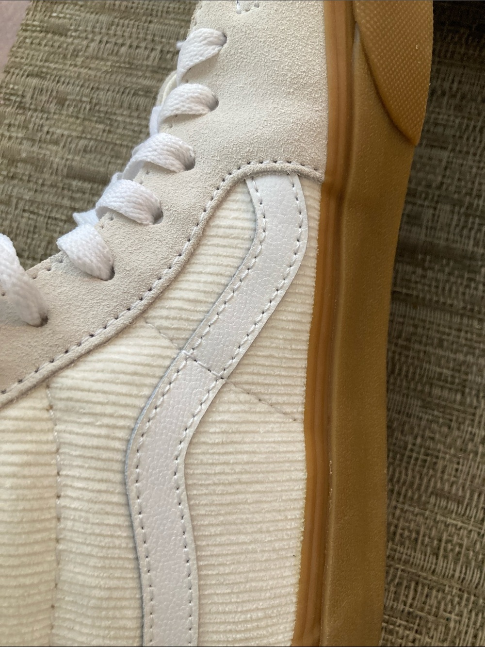 Vans High-Top Sneakers in Cream and Gum - Picture 9 of 9